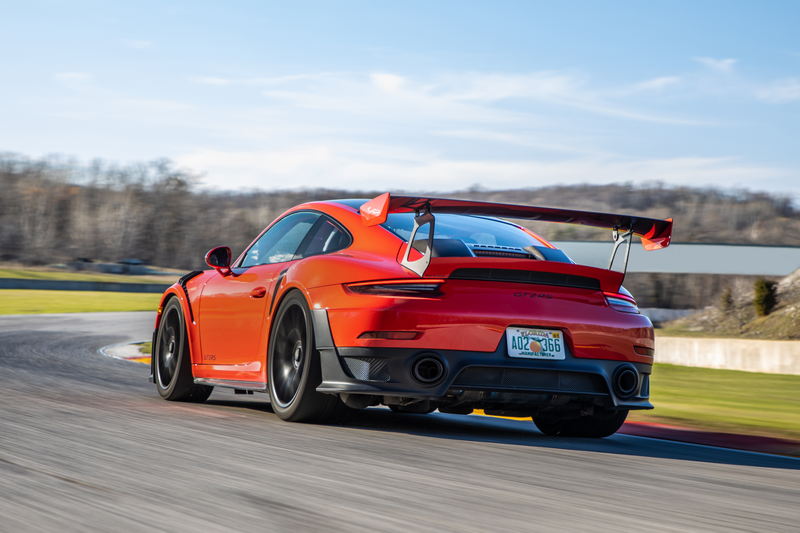 Illustration for article titled How the Extreme Porsche 911 GT3 RS Compares to the Even Faster Porsche 911 GT2 RS